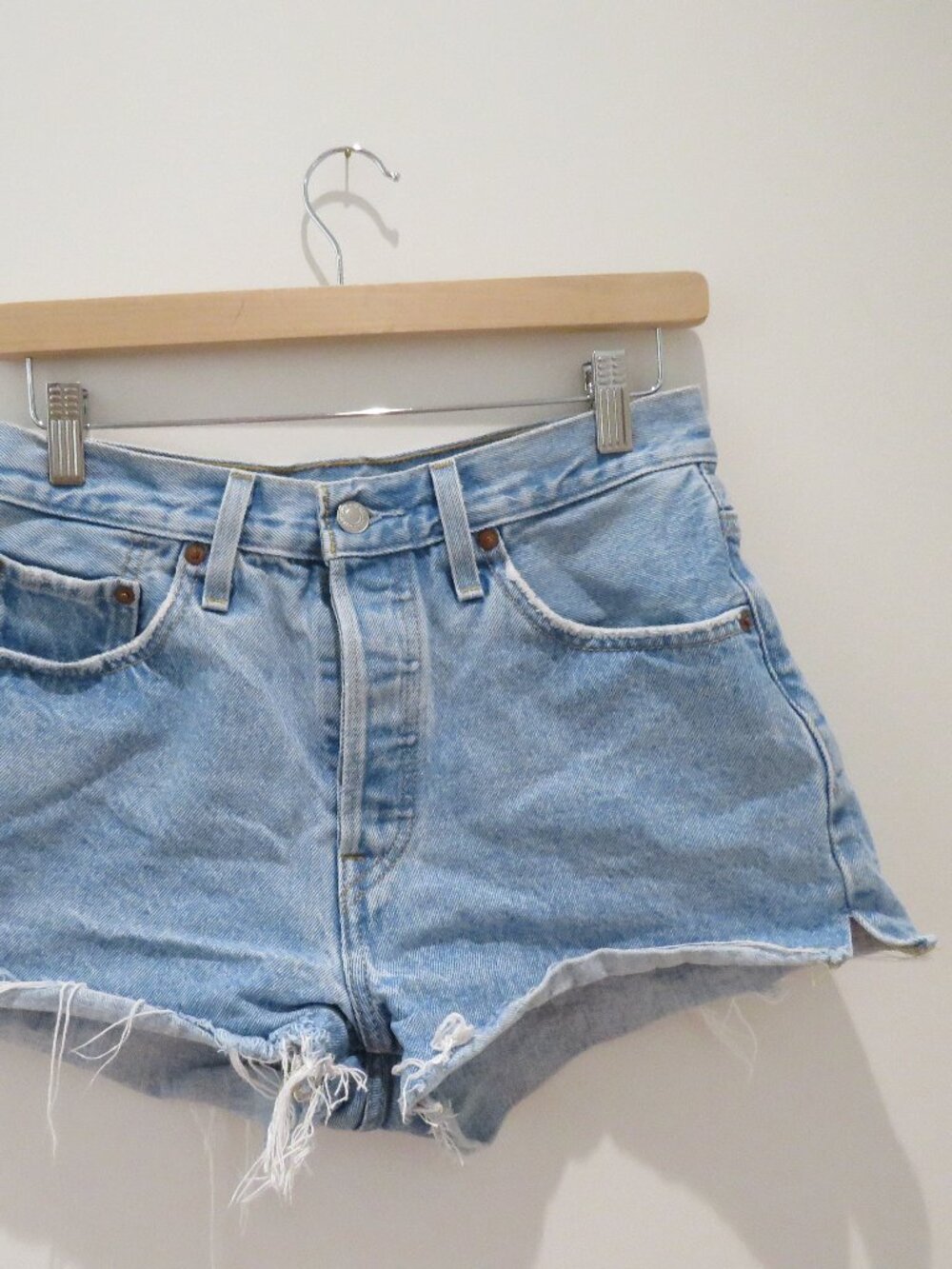 LEVI'S 501® Original Fit High Rise Women's Shorts 28 Ojai Light Stone Light Wash - Picture 3 of 15
